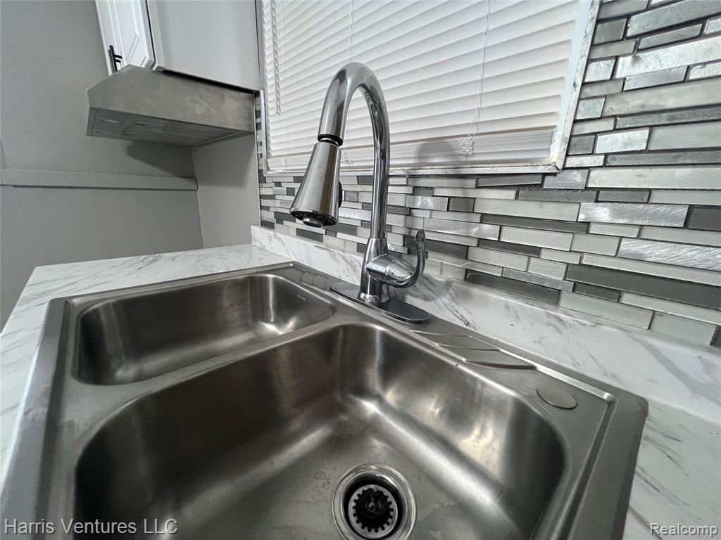 9527 E Outer Drive, Detroit, MI 48213 — Photo 18