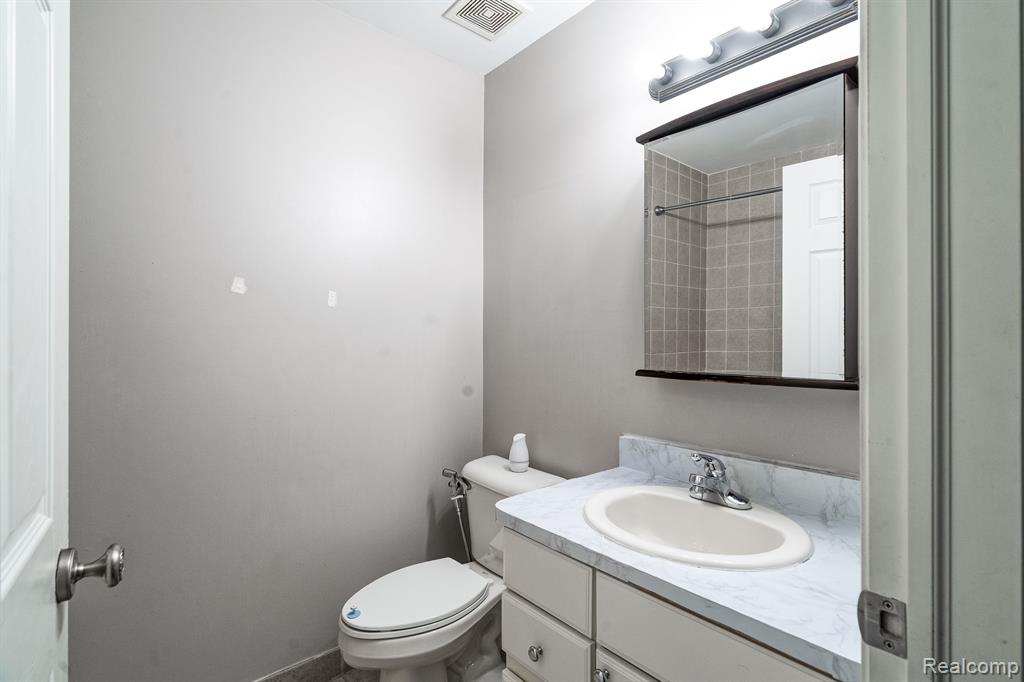 4205 CAMERON Circle, Walled Lake, MI 48390 — Photo 23