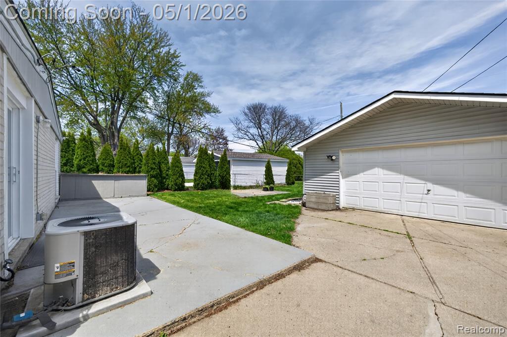 22813 Detour Street, Saint Clair Shores, MI 48082 — Photo 19
