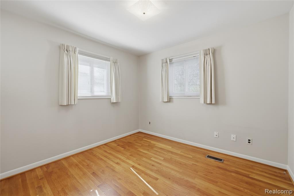 348 Sonia Avenue, Madison Heights, MI 48071 — Photo 16