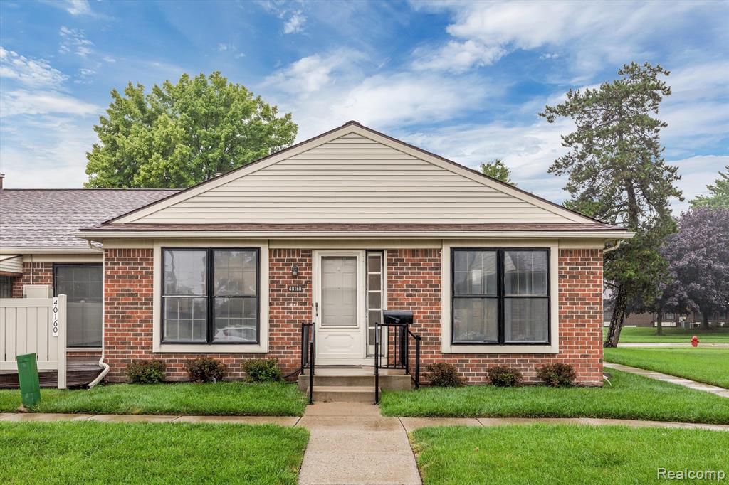 40160 NEWPORT Drive, Plymouth, MI 48170 — Photo 30