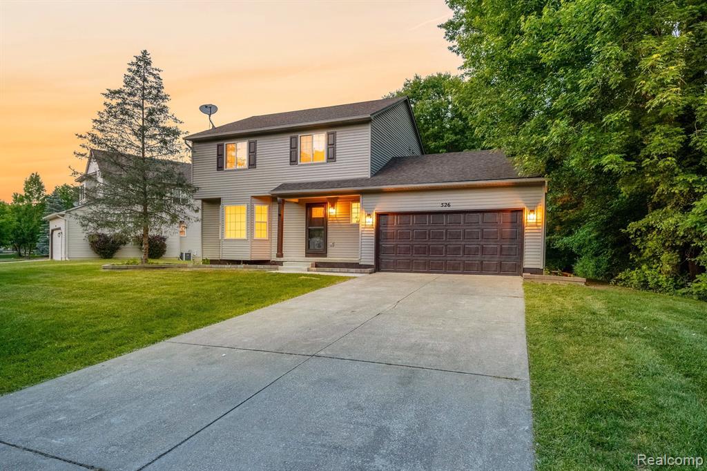 526 COVE VIEW Drive, Waterford, MI 48327 — Photo 2