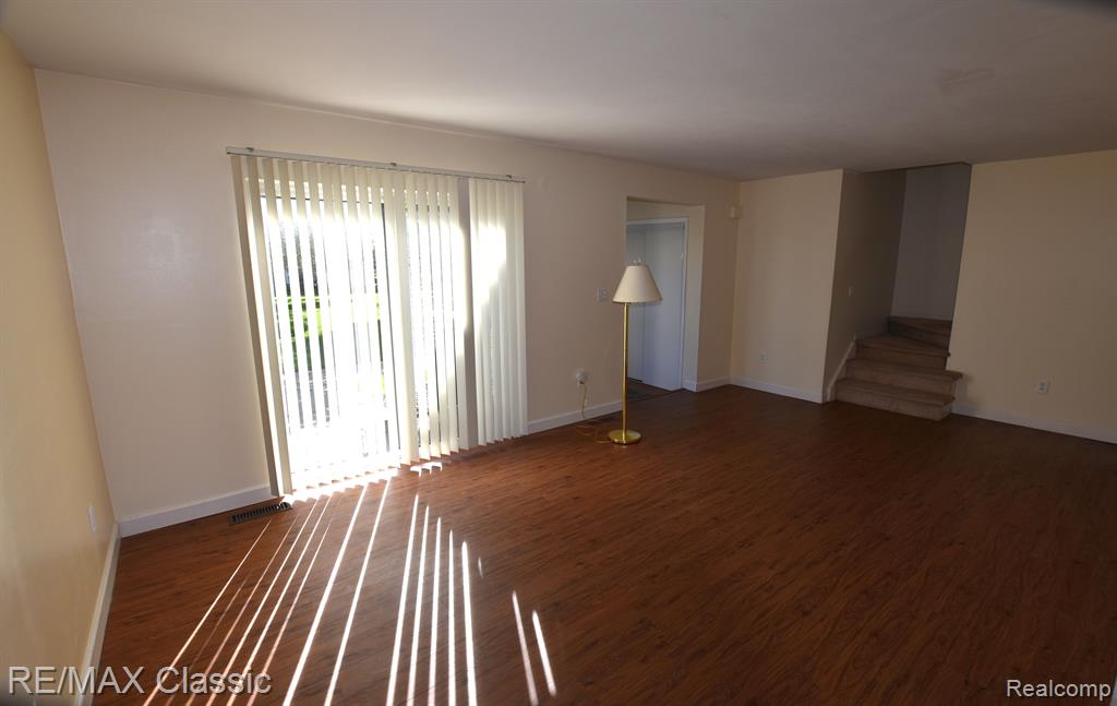 8553 WINCHESTER Drive, 6, Sterling Heights, MI 48313 — Photo 4