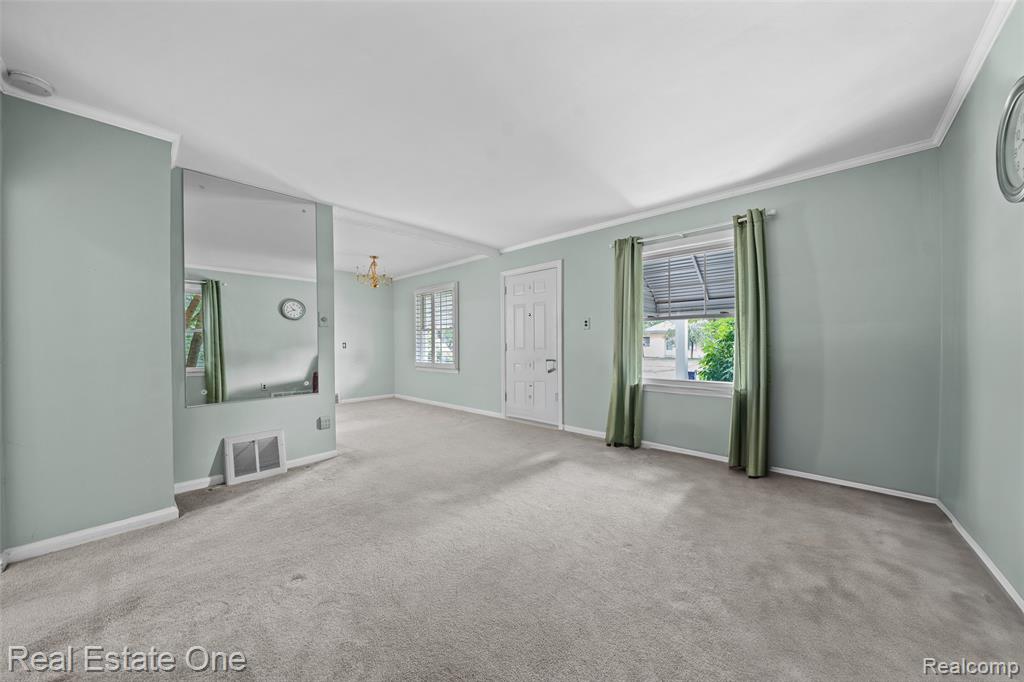816 N Kenwood Avenue, Royal Oak, MI 48067 — Photo 12