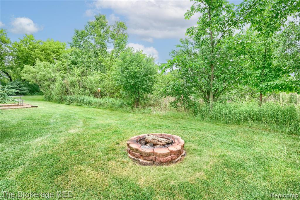 4432 N Belsay Road, Flint, MI 48506 — Photo 9