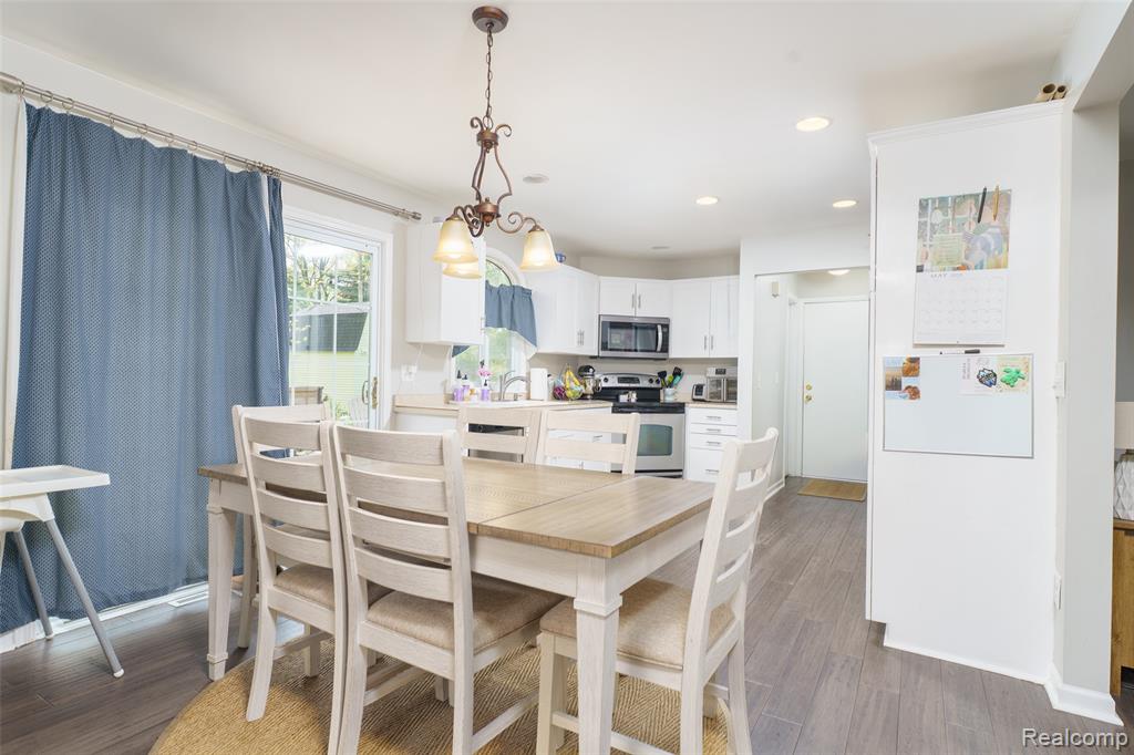4231 Stanley Court, Waterford, MI 48329 — Photo 10
