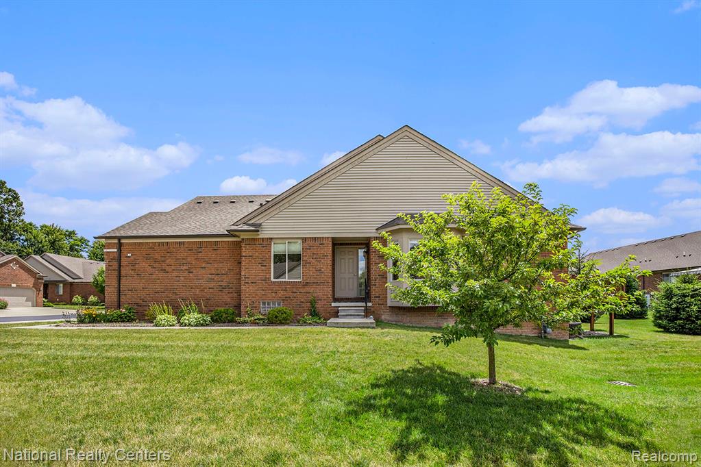 51185 DUNSTON Lane, Chesterfield, MI — Photo 2