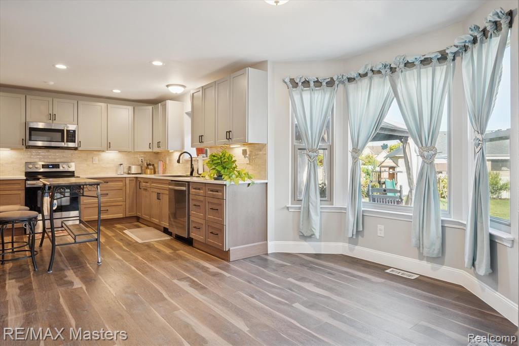 23121 Leighwood Drive, Woodhaven, MI 48183 — Photo 13