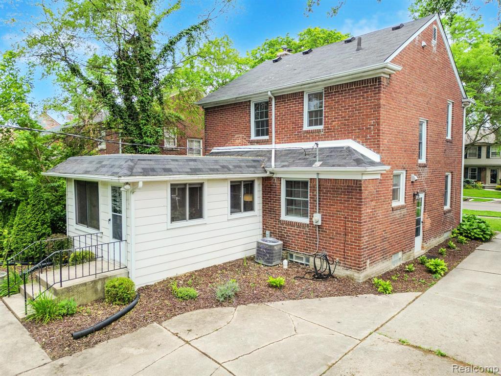 421 Maison Road, Grosse Pointe Farms, MI 48236 — Photo 33