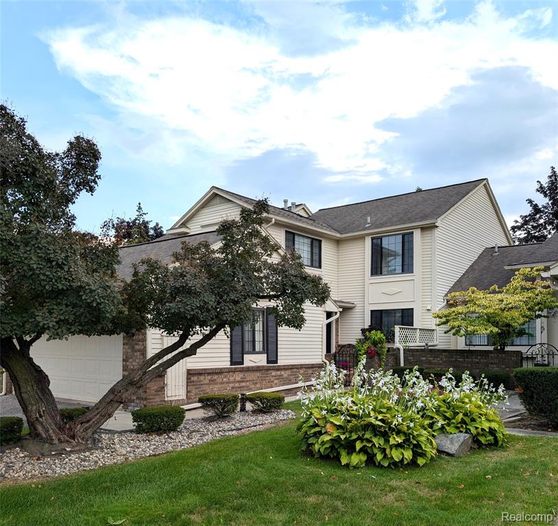 7173 Creeks Crossing, West Bloomfield, MI — front exterior