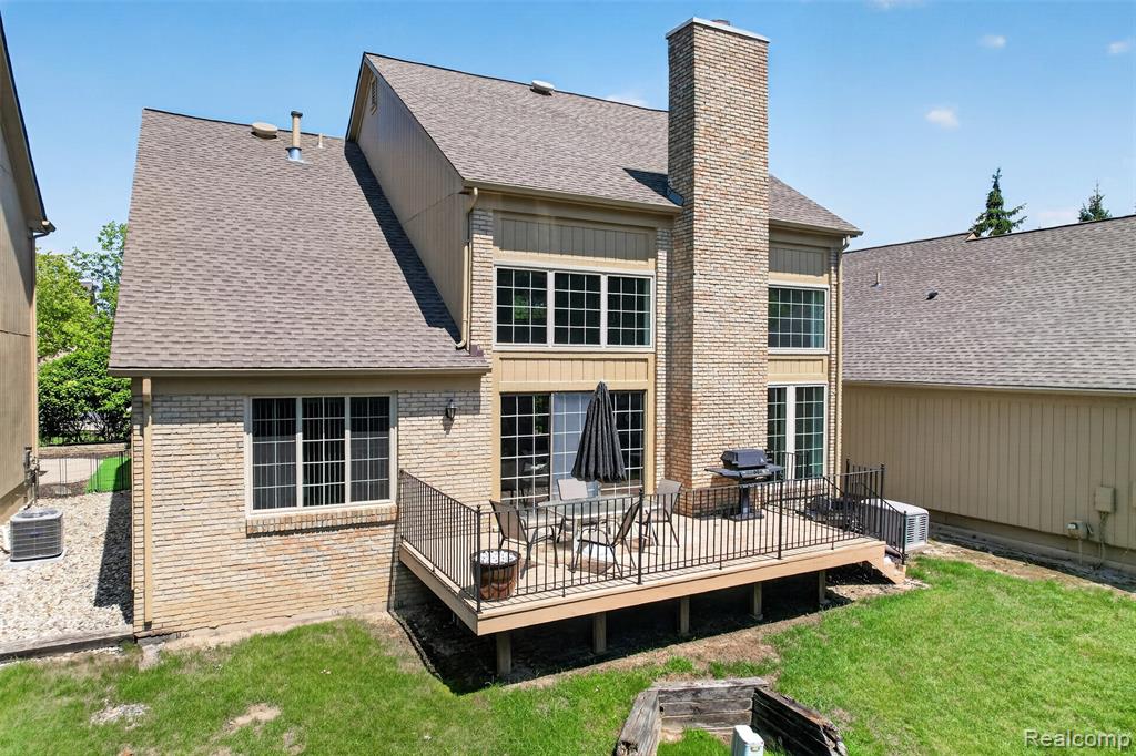 6445 Noble Road, West Bloomfield, MI — Photo 35