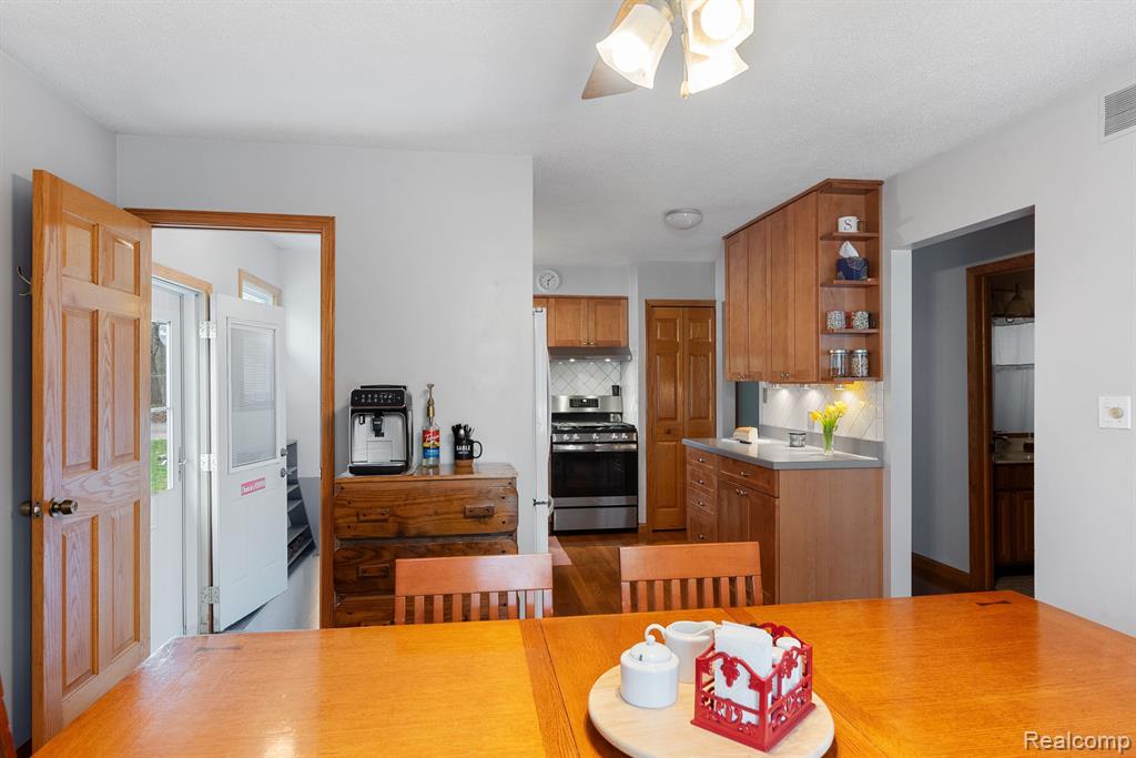 4945 WALKER Drive, Brighton, MI 48114 — Photo 17