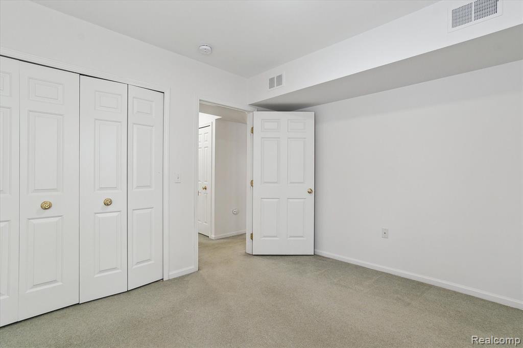 2670 S KNIGHTSBRIDGE Circle, Ann Arbor, MI 48105 — Photo 27