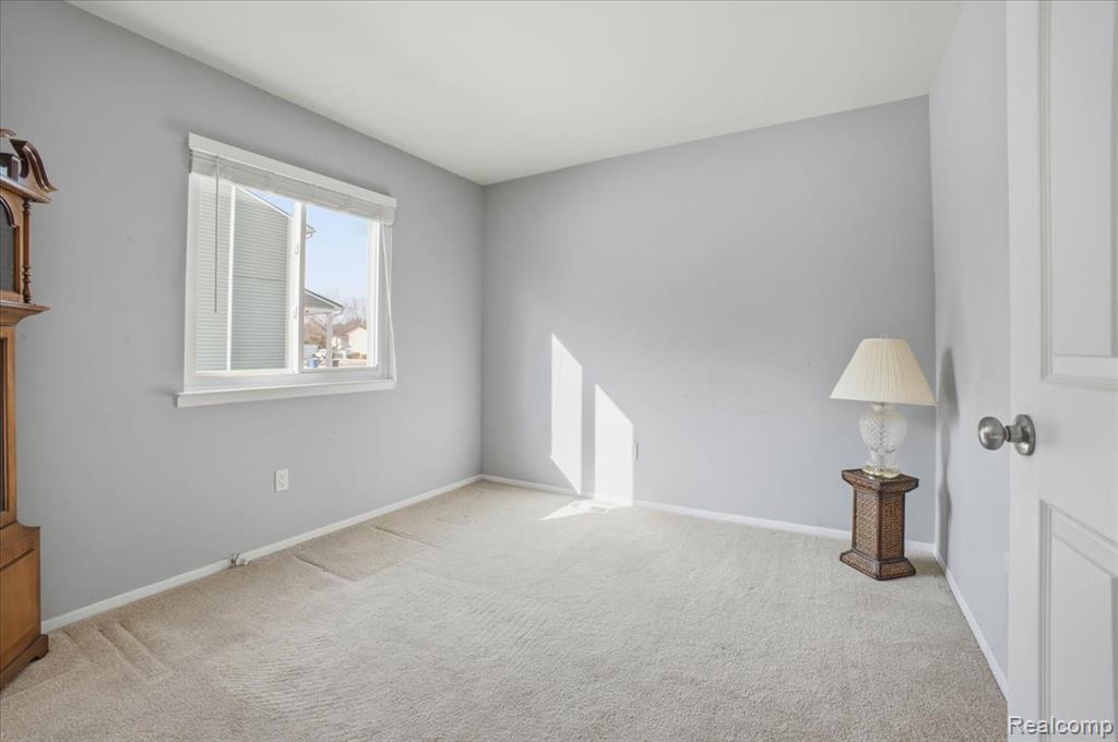 6042 Barker Avenue, Waterford, MI 48329 — Photo 11