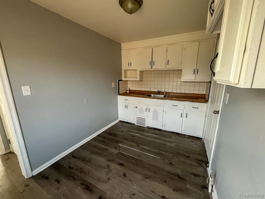 5900 CADIEUX Road, Detroit, MI 48224 — Photo 8