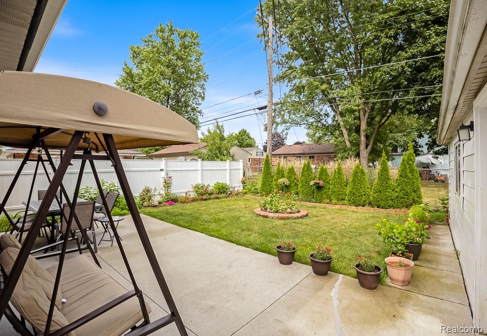 8100 Lochdale Street, Dearborn Heights, MI 48127 — Photo 21