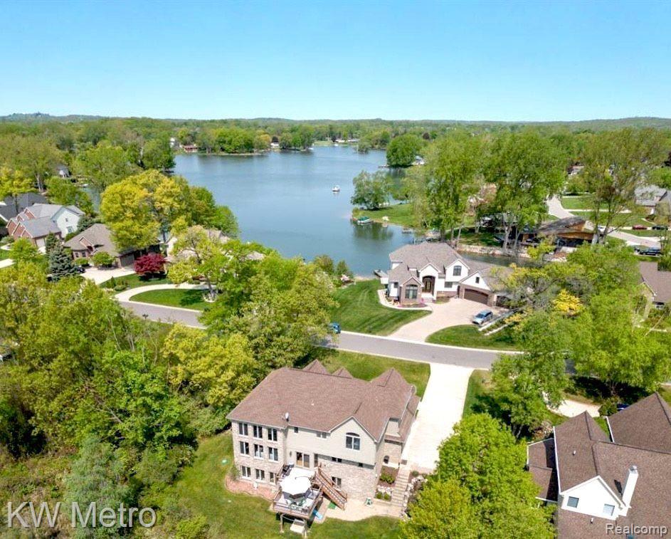9025 HURON BLUFFS Drive, White Lake, MI — Photo 50