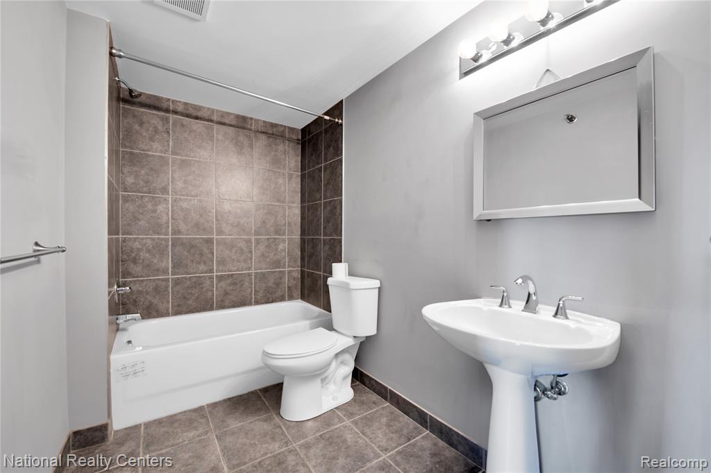 98 Northbound Gratiot Avenue, 29, Mount Clemens, MI 48043 — Photo 9