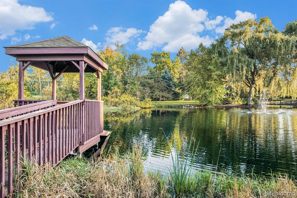 8294 WARWICK GROVES, Grand Blanc, MI 48439 — Photo 56