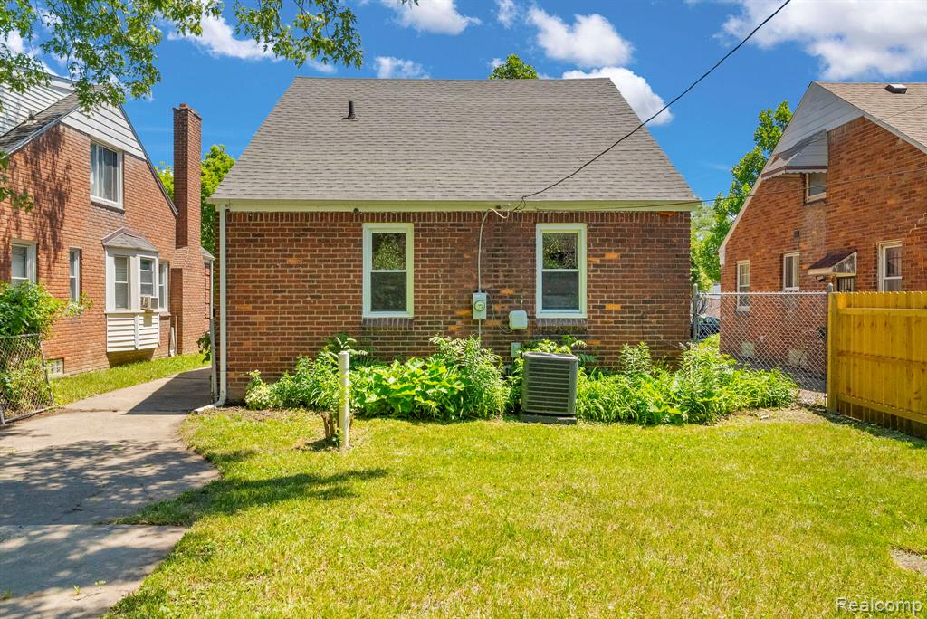 19139 Plainview Avenue, Detroit, MI 48219 — Photo 31
