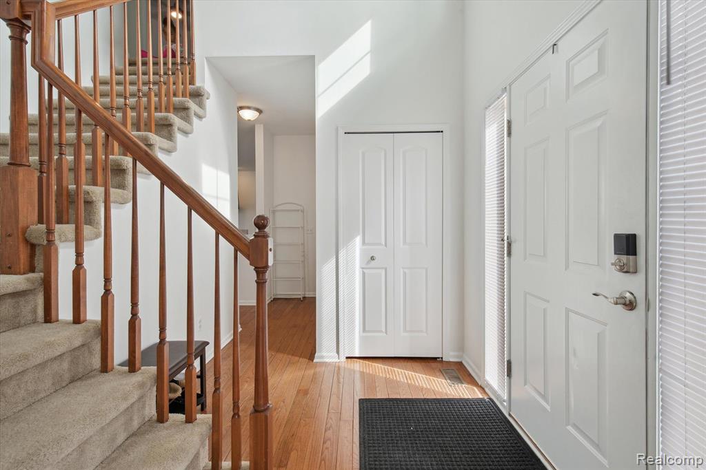 9998 ROLAN MEADOWS Drive, Belleville, MI 48111 — Photo 8