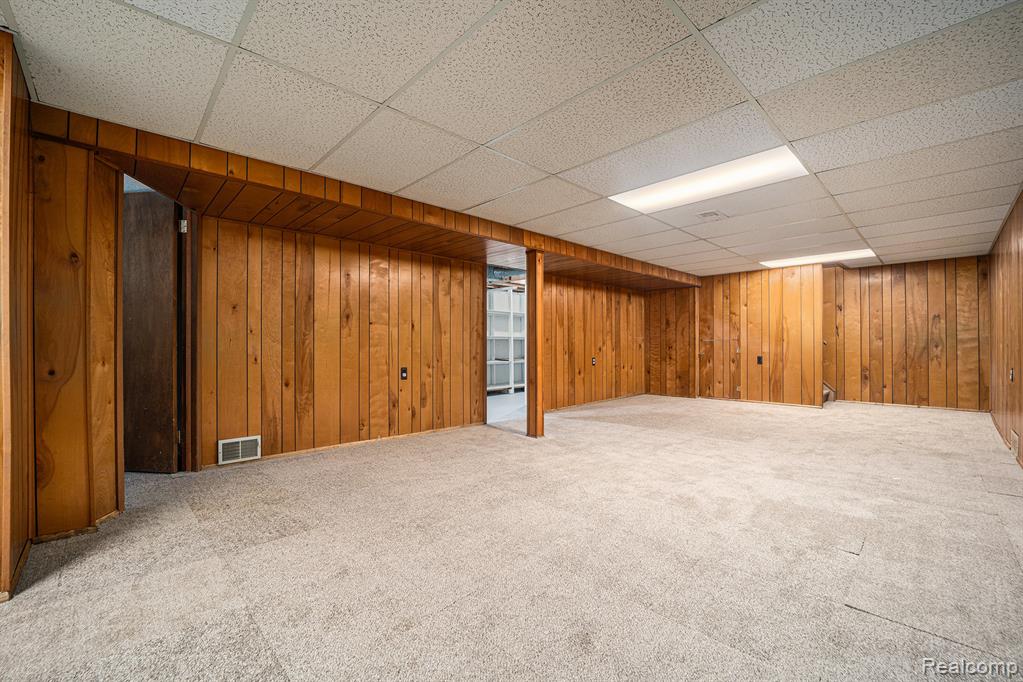 8231 Doncaster Drive, Sterling Heights, MI 48312 — Photo 29