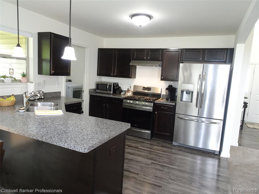 5399 Swan Drive, Burton, MI 48509 — Photo 5