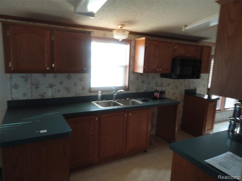 484 Lochgair Street, Temperance, MI 48182 — Photo 8