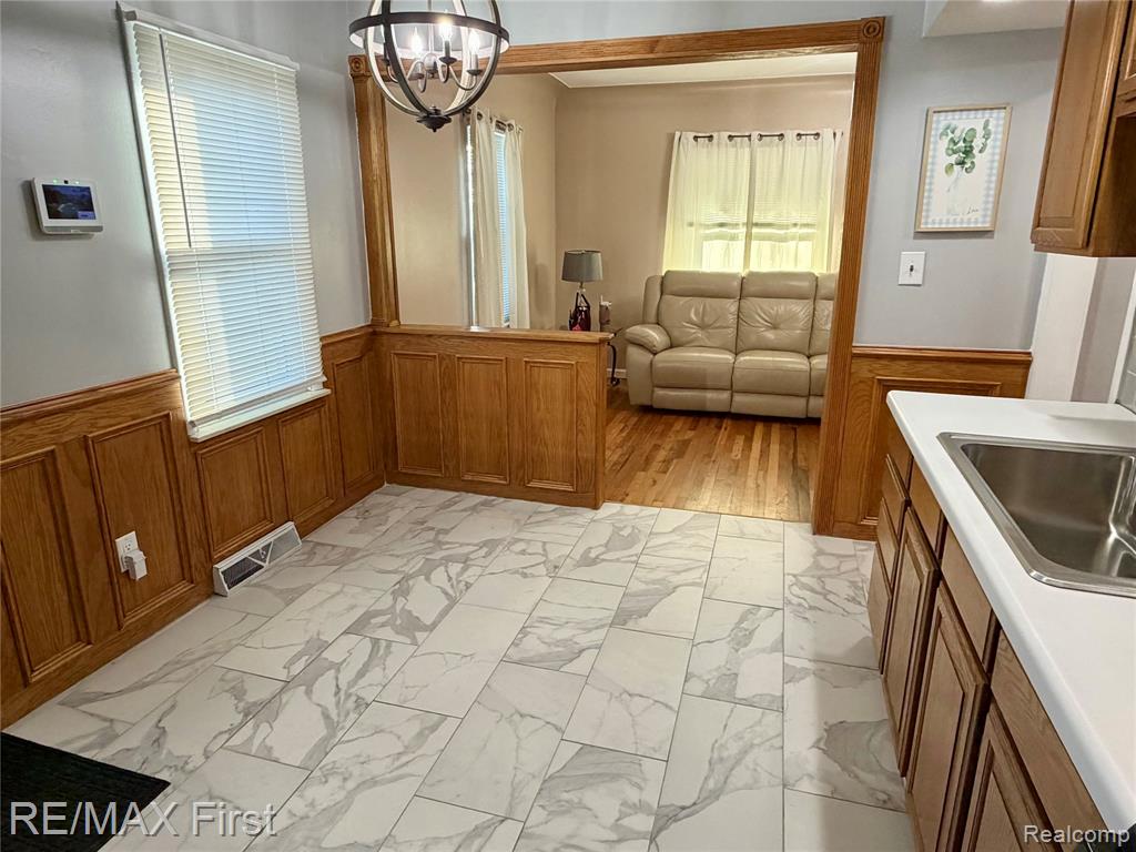 27304 Delton, Madison Heights, MI 48071 — Photo 8