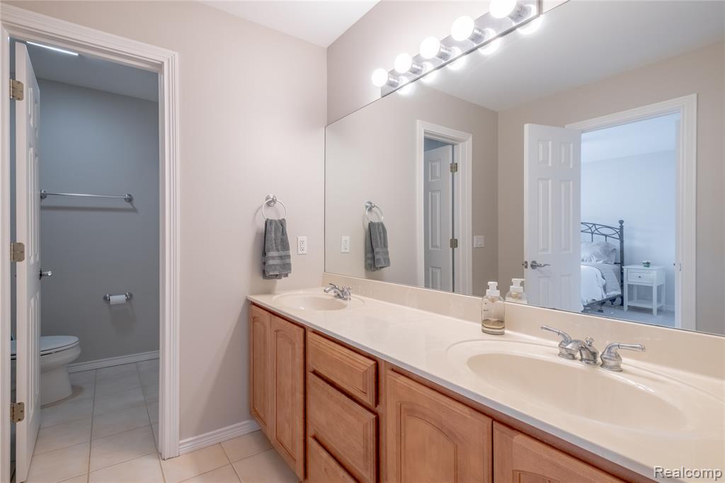4230 Pavilion Court, Fenton, MI 48430 — Photo 27