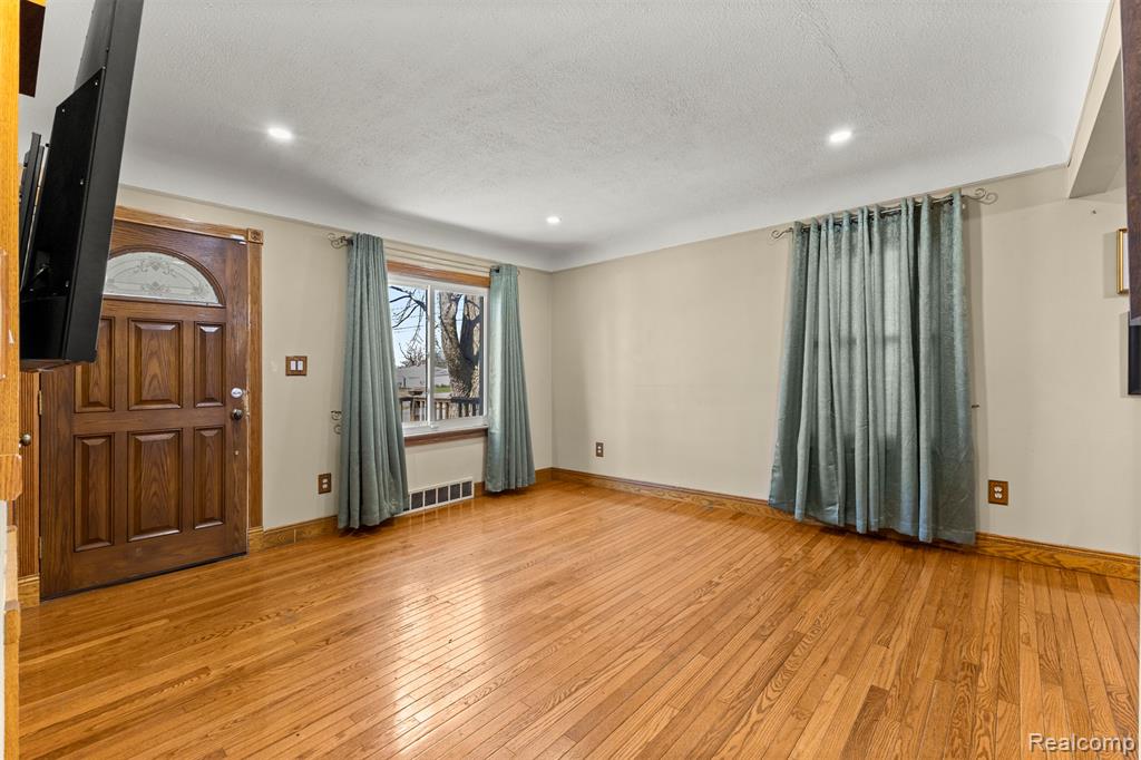 4903 Bedford Street, Dearborn Heights, MI 48125 — Photo 7
