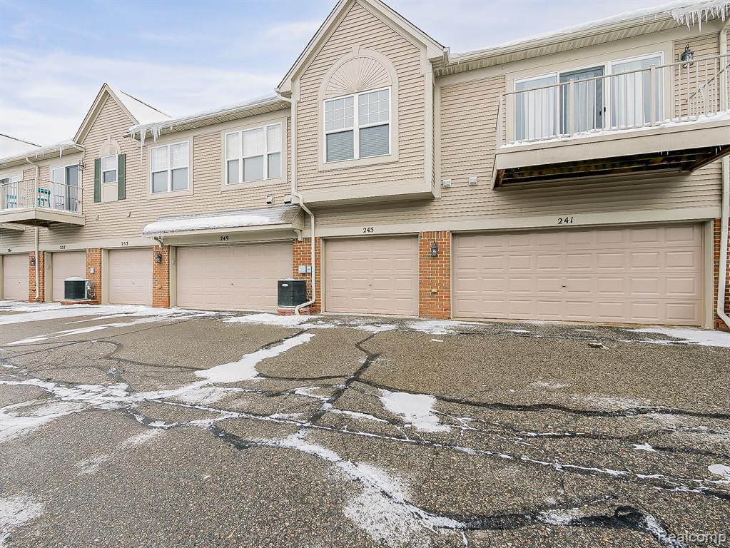 245 WRIGHT Street, Wixom, MI — Photo 31