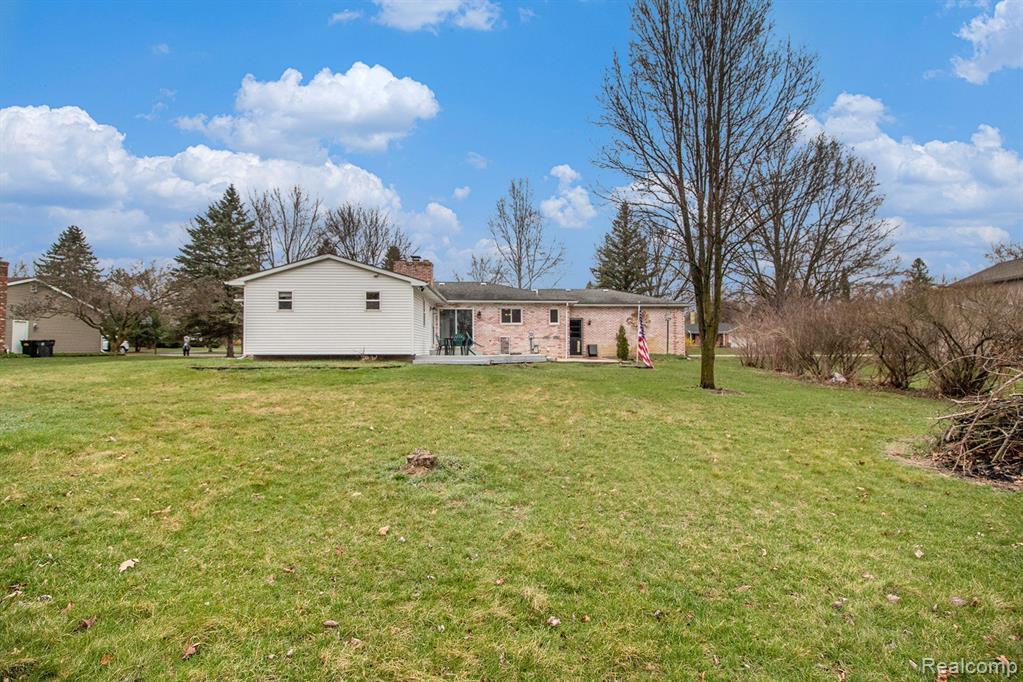 8912 MISSION Drive, Brighton, MI 48116 — Photo 18