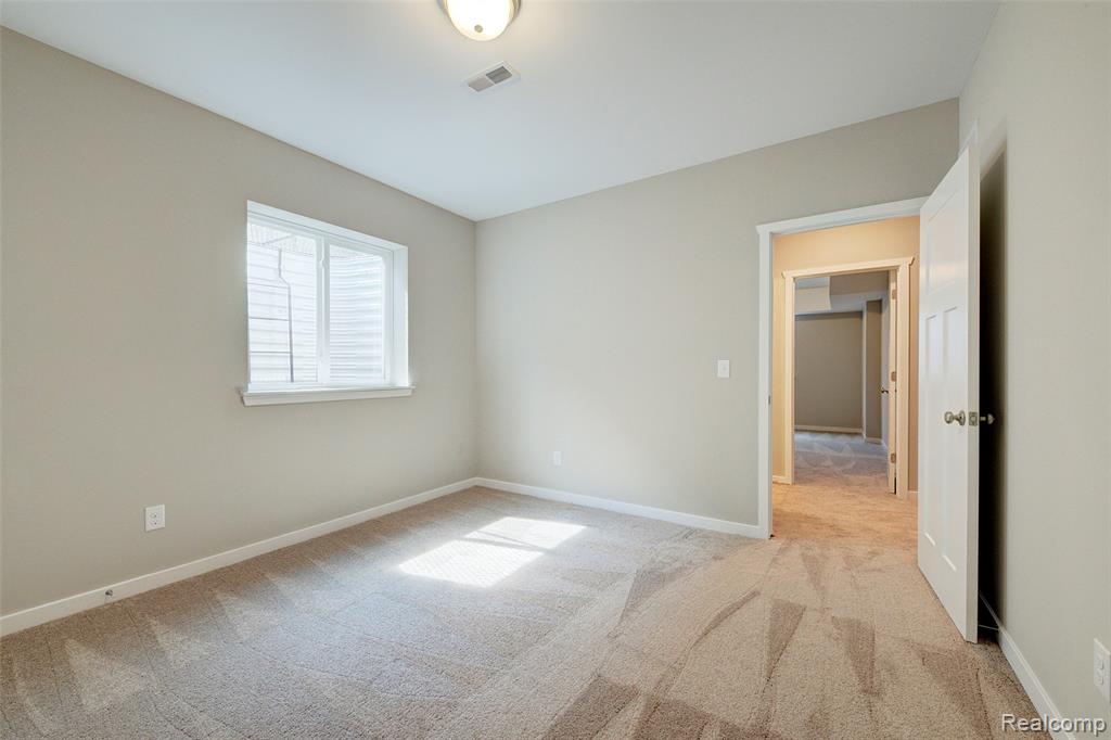 677 Round Rock Dr, Howell, MI 48843 — Photo 32