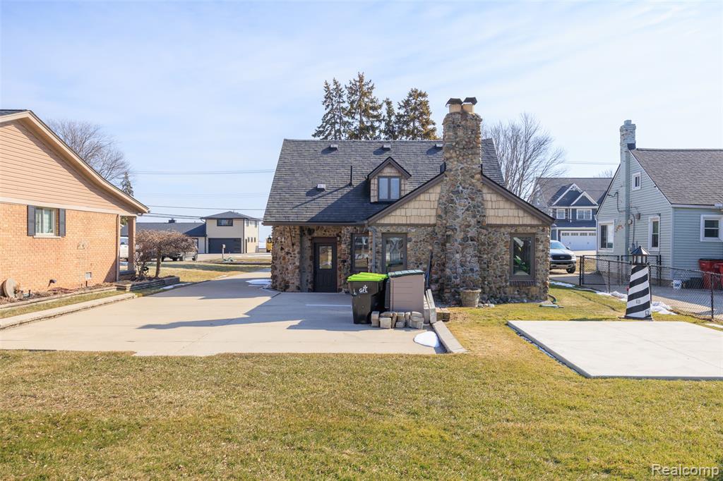39401 Lakeshore Drive, Harrison Township, MI — Photo 32