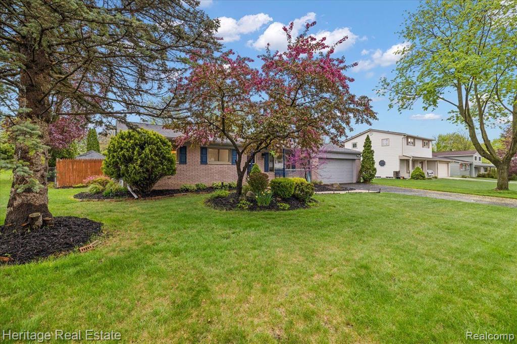 4887 CRESTBROOK Drive, Waterford, MI 48328 — Photo 29