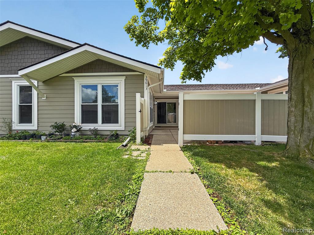 39613 Village Wood Lane, Novi, MI — Photo 2