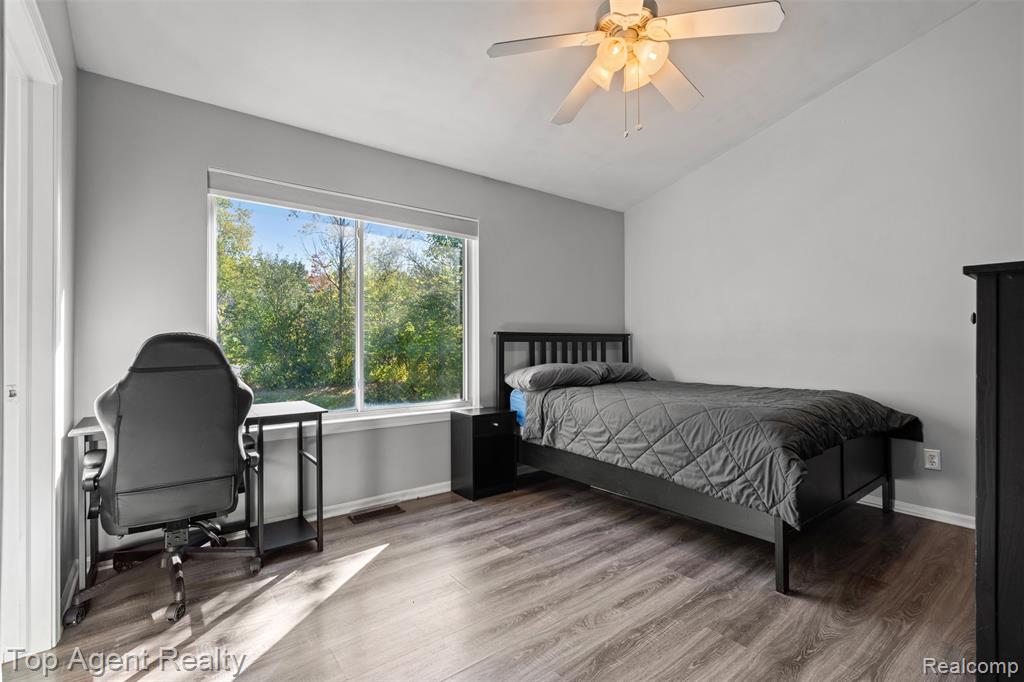 5675 Millpointe Drive, Waterford, MI 48327 — Photo 20