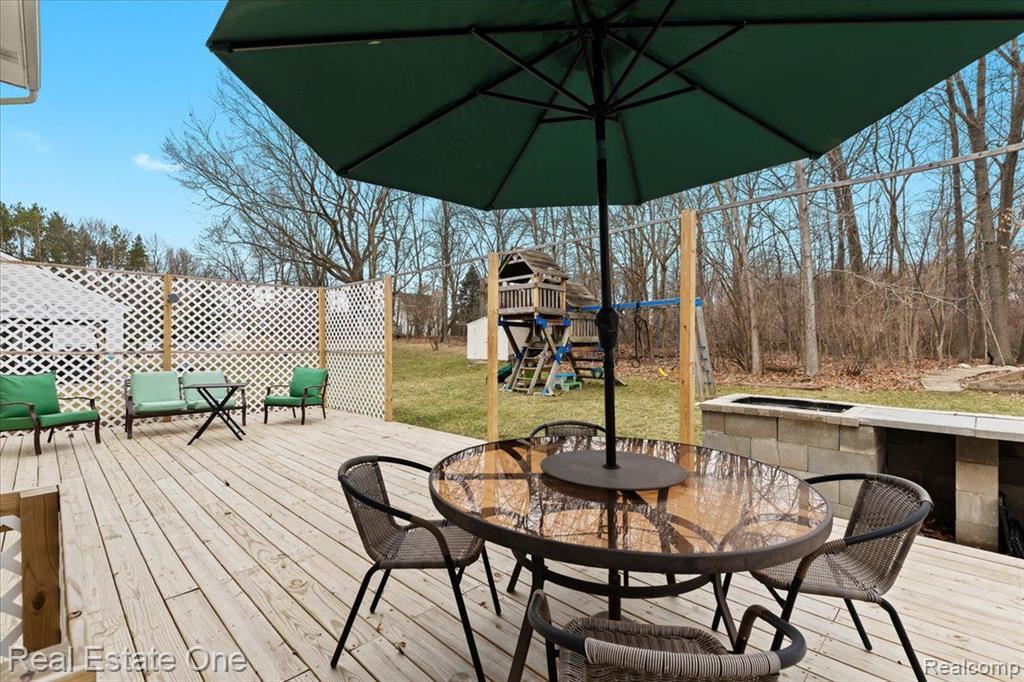 573 CARRIAGE HILL Drive, Fenton, MI 48430 — Photo 31