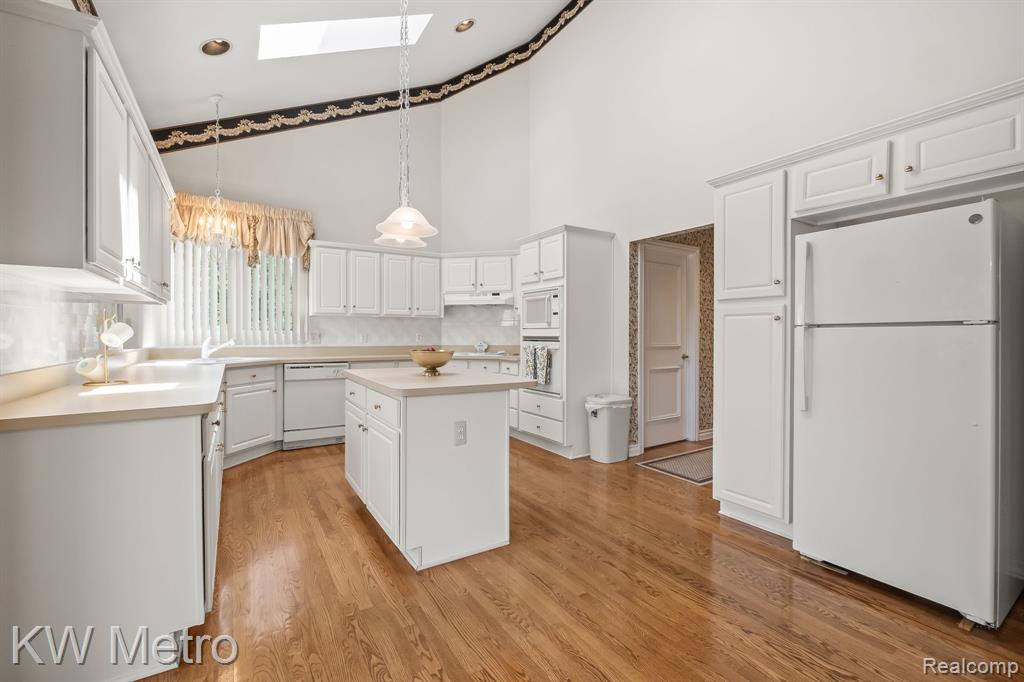 3953 Lake Forest Drive, Sterling Heights, MI 48314 — Photo 9