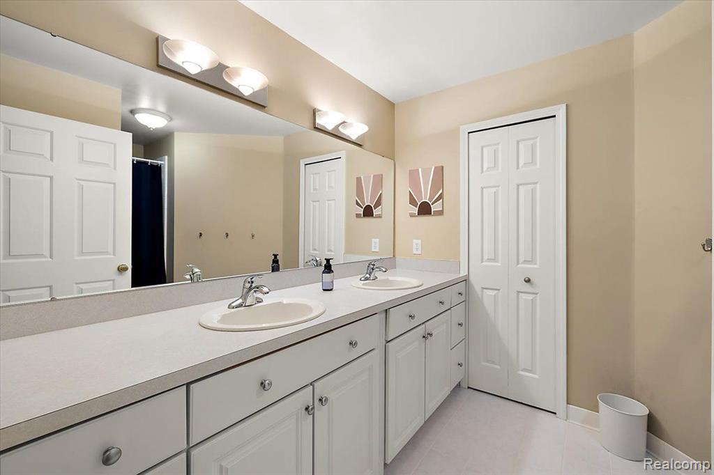 8449 S SHORE Drive, Clarkston, MI 48348 — Photo 41