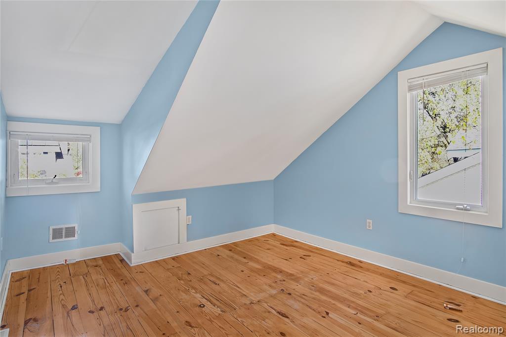 565 W Saratoga Street, Fenton, MI 48220 — Photo 15