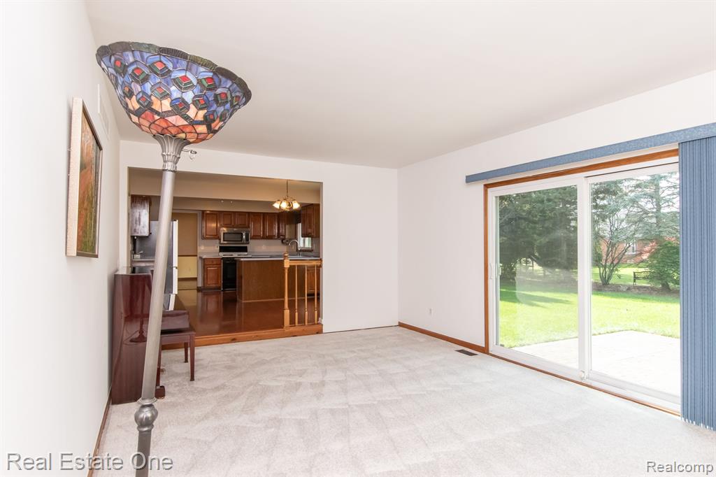 5201 CROWFOOT Drive, Troy, MI 48085 — Photo 27