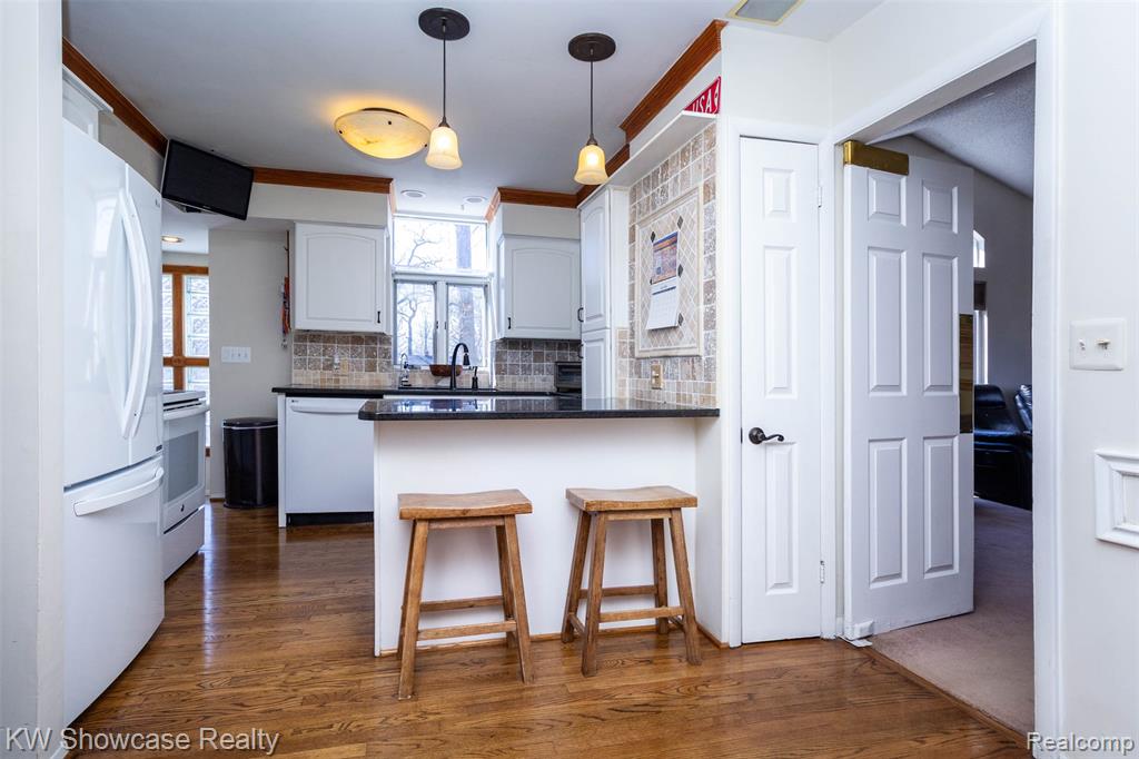 580 Elkinford Drive, White Lake, MI 48383 — Photo 36