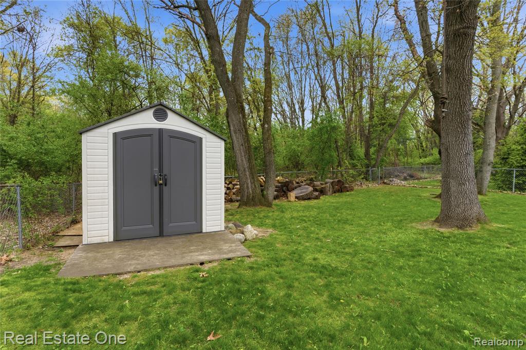 8915 Gittins Street, Commerce Twp, MI 48382 — Photo 34