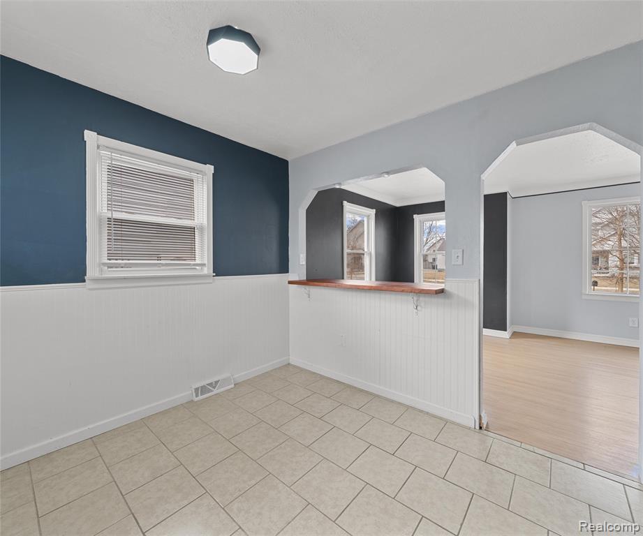 8916 Deering Street, Livonia, MI 48150 — Photo 10