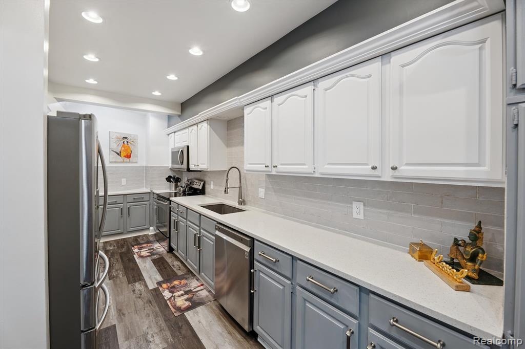 43050 12 Oaks Crescent Drive, 2066, Novi, MI 48377 — Photo 9