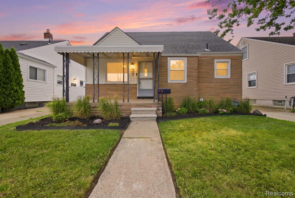17763 Valade Street, Riverview, MI 48193