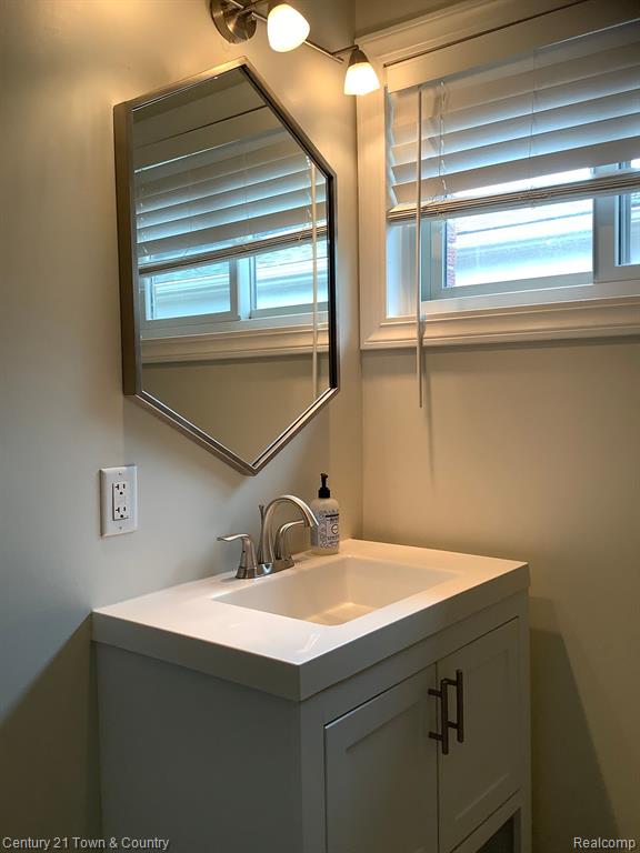 8953 NIVER Avenue, Allen Park, MI 48101 — Photo 9