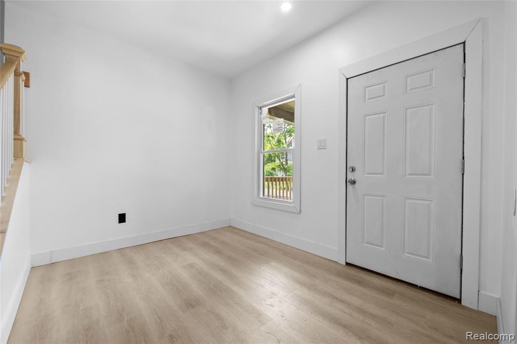 3281 Lothrop Street NE - Photo 3